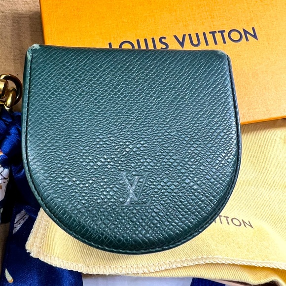 LOUIS VUITTON Porte Monnaie Gousett Taiga Coin Purse - Picture 1 of 10